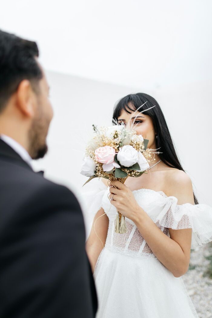 Bride holding bouquet facing groom, highlighting wedding red flags.