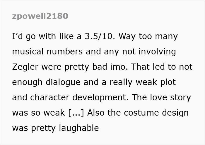 Negative review text on Disney's Snow White highlighting plot and costume weaknesses. Negative review text on Disney's Snow White highlighting plot and costume weaknesses.