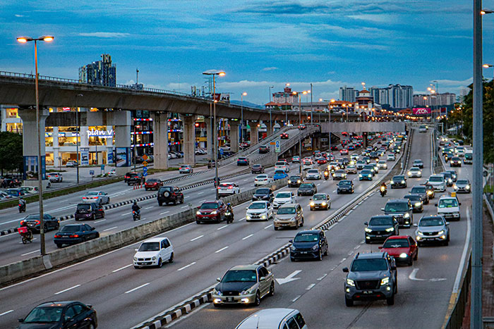 Dusk traffic on a busy highway, illustrating basic knowledge of urban commuting.
