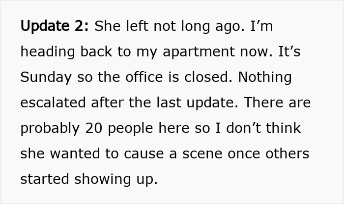 Mom Ignores 49 Empty Chairs, Sits Next To Tanning Woman And Immediately Starts A Moral Crusade Mom Ignores 49 Empty Chairs, Sits Next To Tanning Woman And Immediately Starts A Moral Crusade