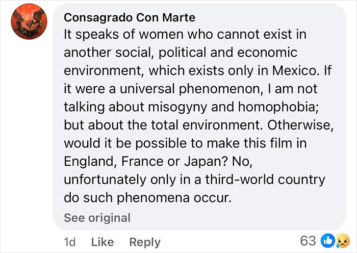 Comment criticizing Zoe Salda&ntilde;a's apology related to Mexican offense, mentioning socio-political environment.