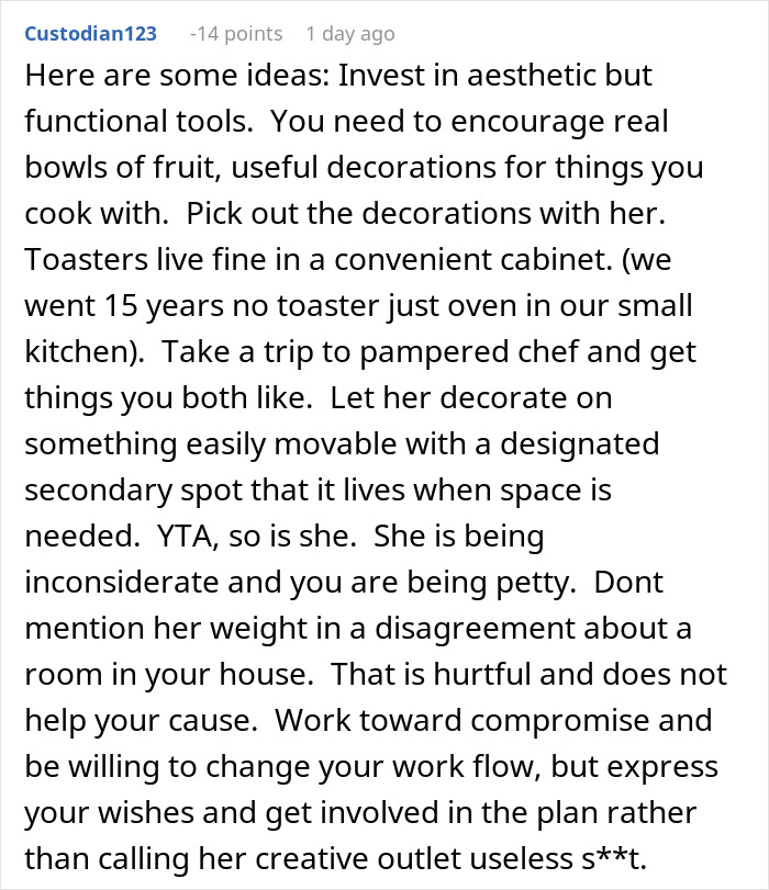 Text advising on kitchen decoration and cooking compromise for couples. Text advising on kitchen decoration and cooking compromise for couples.