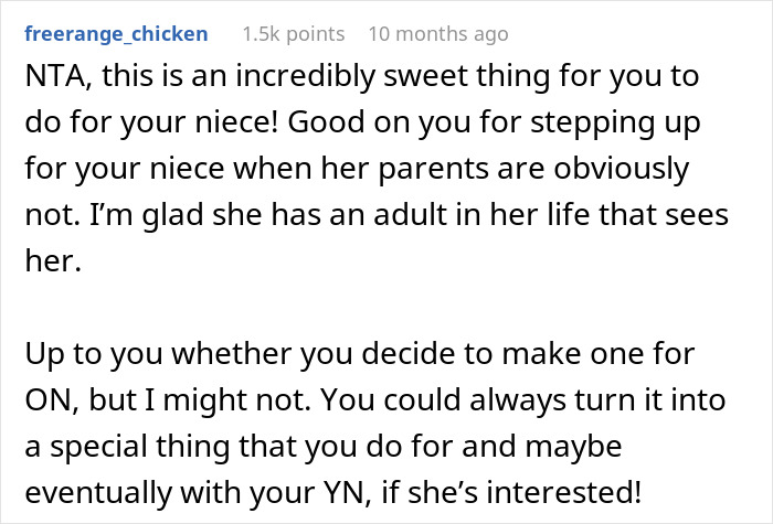 Reddit comment praising an aunt for customizing a doll for her niece, expressing support and admiration.