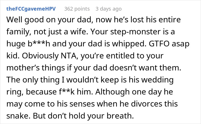 Text screenshot reacting to accusations of stealing, supporting the woman's right to keep late mom's belongings.