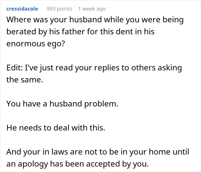 Text from a forum discussing a bride's decision on surname affecting respect within community.