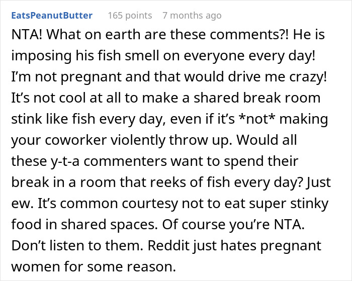 Text post discussing a man eating tuna in the breakroom, causing discomfort for a pregnant coworker.