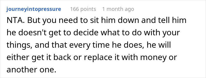 Comment advising a woman to discuss boundaries with her boyfriend regarding artwork decisions.