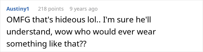 Comment humorously criticizing an engagement ring choice.