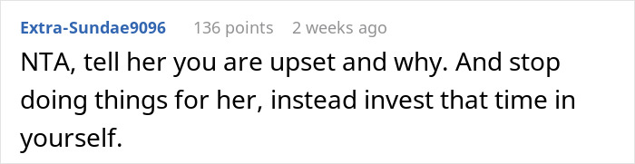 User comment giving advice on family holiday invitation issue.