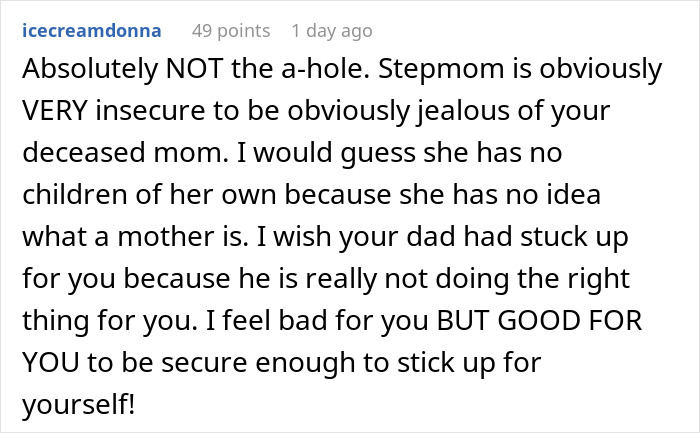 Comment discussing stepmom's jealousy and insecurity towards teen's deceased mother.