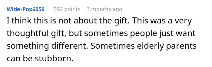 Comment about a returned gift emphasizes elderly parents' preferences and emotions, with 592 points. Comment about a returned gift emphasizes elderly parents' preferences and emotions, with 592 points.