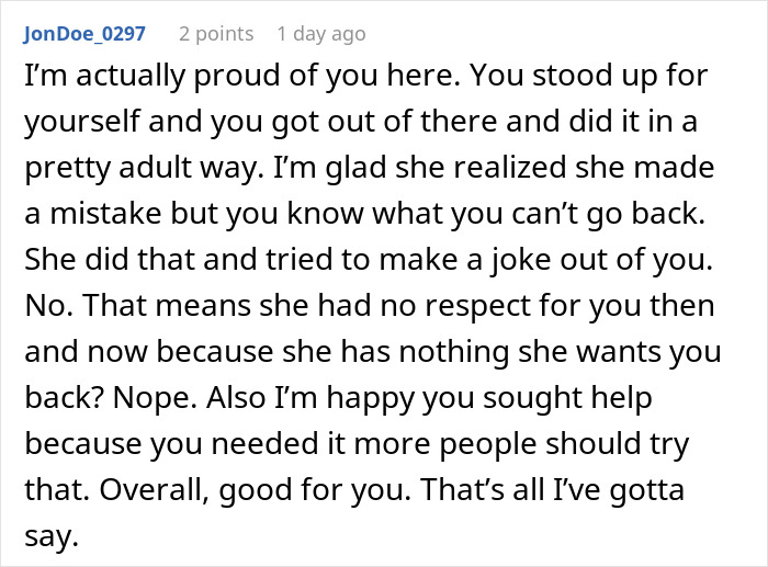 Online comment supporting a man whose proposal plan changed after checking his girlfriend's phone.