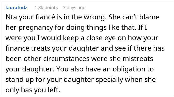 Text discussion on cupcake incident, criticizing pregnant woman's actions and defending young girl. Text discussion on cupcake incident, criticizing pregnant woman's actions and defending young girl.