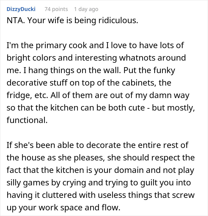 Text highlighting a man discussing kitchen decorations and cooking. Text highlighting a man discussing kitchen decorations and cooking.