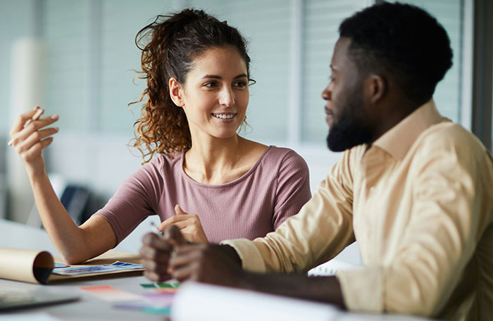 Two people engaging in a discussion, demonstrating effective psychological tricks in communication.