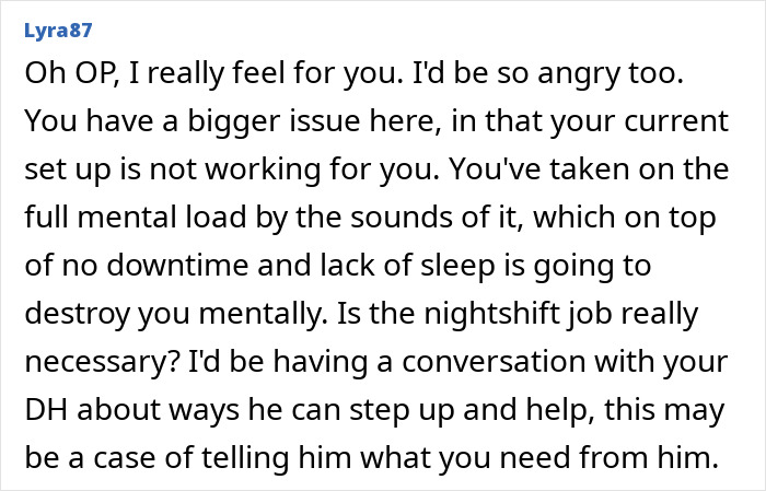 Text from an online forum post about a mom of 3 discussing sleep issues and mental load.