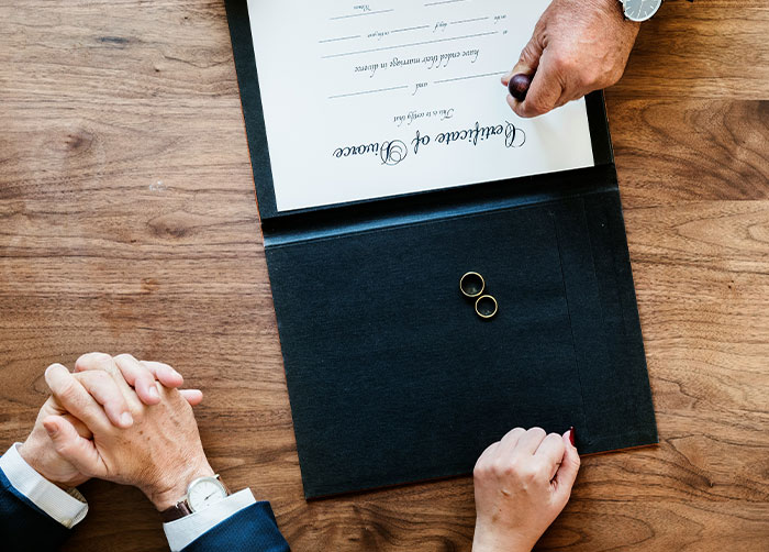 30 Family Secrets People Anonymously Shared Online Because They Just Had To Tell Someone