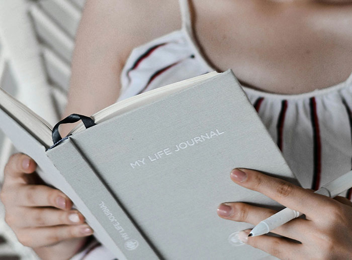 &ldquo;Should I Tell His Soon-To-Be Wife?&rdquo;: Woman Shocked By Ex Turning Up The Night Before His Wedding