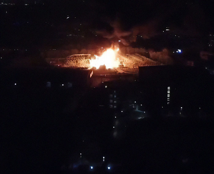 Fire at night near Heathrow Airport causing flight chaos and diversions.