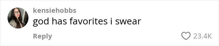 Comment by user about plane passenger's romantic note from pilot, with 23.4K likes. Comment by user about plane passenger's romantic note from pilot, with 23.4K likes.
