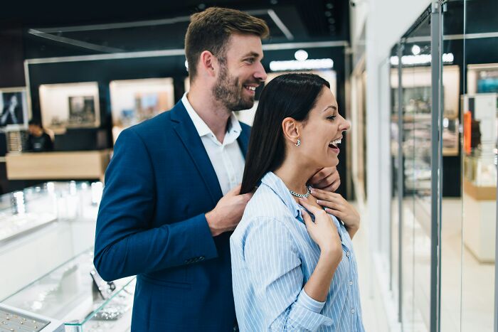 “Not Having On A Bra”: 30 Super Unprofessional Things People Have Seen At Work