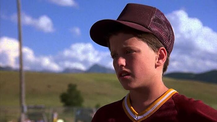 “Completely Abandoned Acting”: 30 People Share Celebs That "Disappeared Out Of Nowhere"