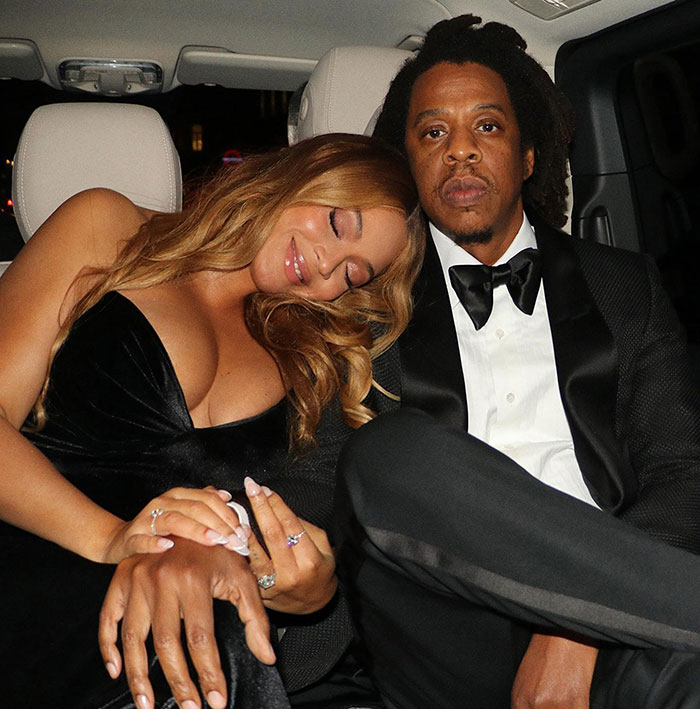 Beyonc&eacute; and Jay-Z dressed elegantly, sitting closely in a car.