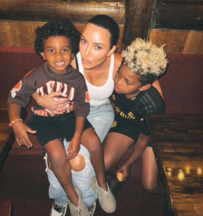 Woman sitting with two children in a cozy setting, highlighting family dynamics amidst media discussions. Woman sitting with two children in a cozy setting, highlighting family dynamics amidst media discussions.