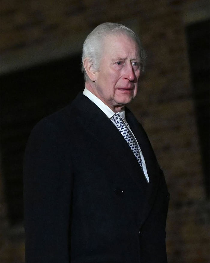 King Charles Hospitalized Amid Ongoing Cancer Battle, Fans Pray With "Fingers Crossed" King Charles Hospitalized Amid Ongoing Cancer Battle, Fans Pray With "Fingers Crossed"