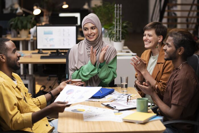 Muslim Employee Won&rsquo;t Meet Male Client Alone, Cites Religion As A Factor, Boss Unsure What To Do 