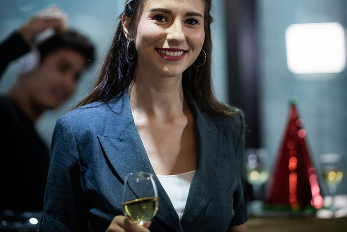 Coworkers Humiliate New Hire By Snubbing Her From Lunch Party, Regret It When Boss Finds Out