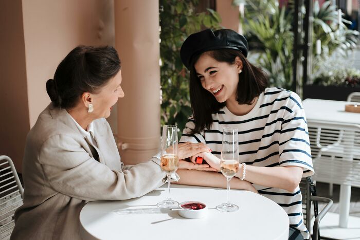 Women engaging in conversation at a cafe, sharing a moment over drinks and dessert.