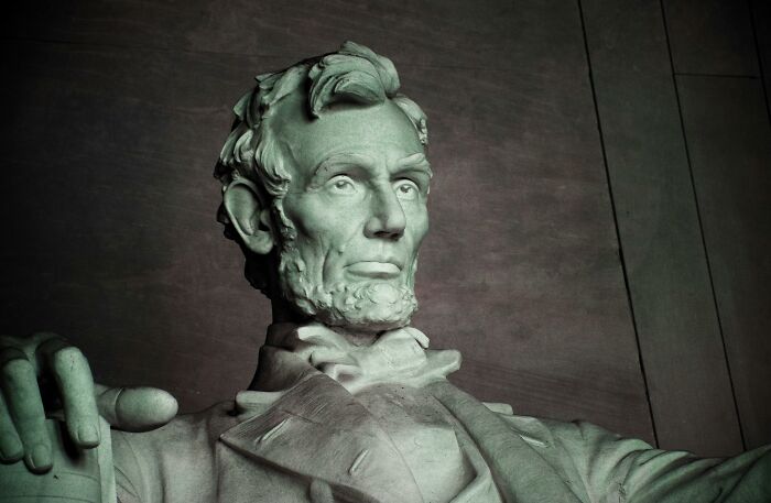 Statue of Abraham Lincoln sitting, highlighting historical misconceptions.