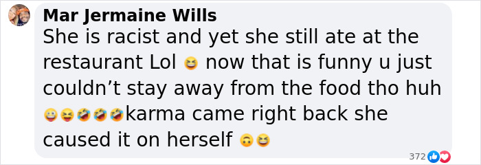 Comment on a woman's job firing after leaving a message on a restaurant bill, with emojis and mixed reactions.