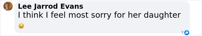 Comment expressing sympathy for daughter after woman's airport incident.