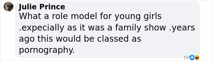 Text screenshot with a complaint about Sabrina Carpenter's show.