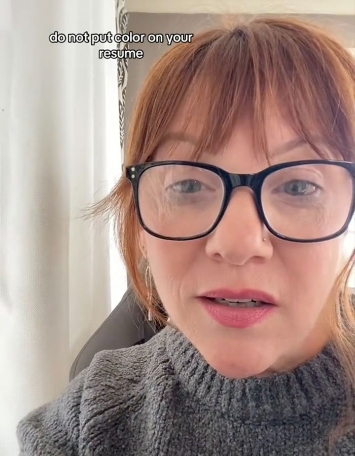 A person discusses common r&eacute;sum&eacute; mistakes, emphasizing not to use color.