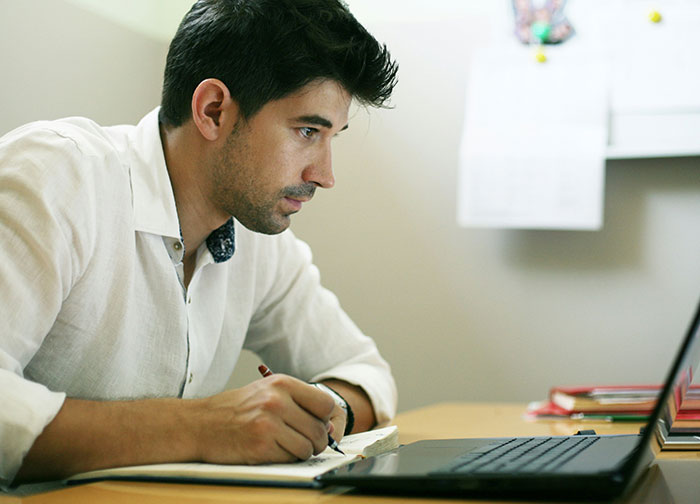 35 Employees Share Their “Boss From Hell” Stories