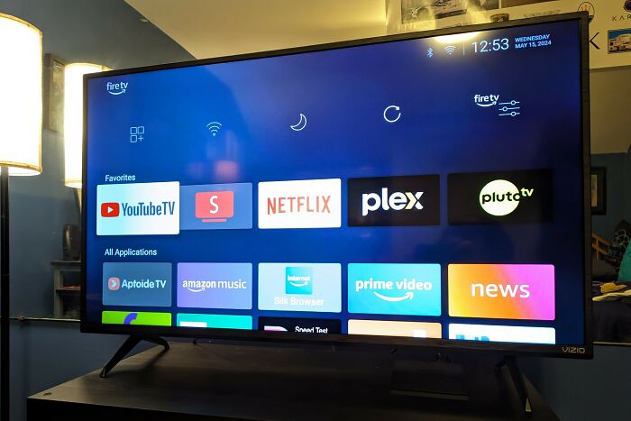 Smart TV displaying apps like YouTube TV, Netflix, and Plex, under a budget of $500.