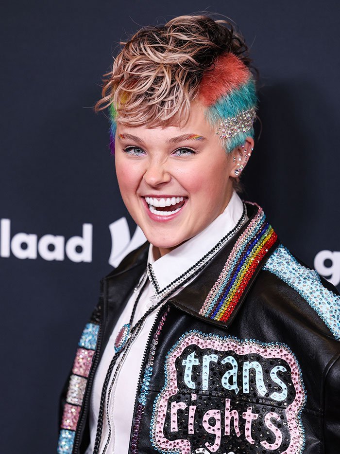 JoJo Siwa Says She's Realized She's "Not A Lesbian" While On Celebrity Big Brother JoJo Siwa Says She's Realized She's "Not A Lesbian" While On Celebrity Big Brother