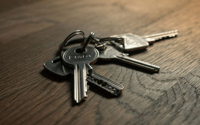 Keys on a wooden table, symbolizing close parental connections and family ties.