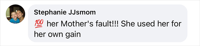 Comment screenshot discussing JoJo Siwa in "Dance Moms" controversy, mentioning blame on her mother. Comment screenshot discussing JoJo Siwa in "Dance Moms" controversy, mentioning blame on her mother.
