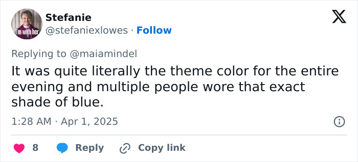 Tweet about theme color at Glen Powell's sister's wedding, noting multiple guests wore the same shade of blue.