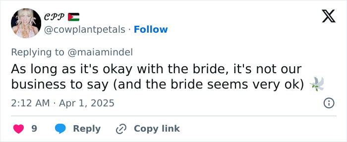 Tweet discussing opinions on Sydney Sweeney's dress choice for Glen Powell's sister's wedding.