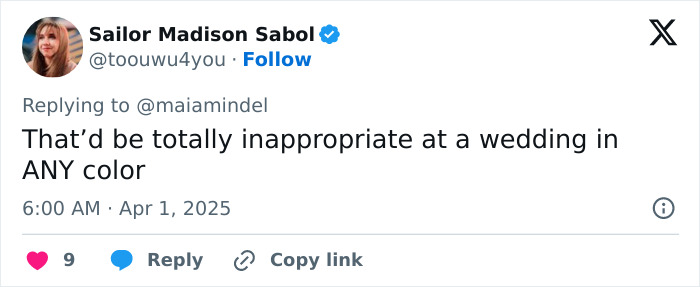 Tweet commenting on Sydney Sweeney's controversial dress choice at wedding.