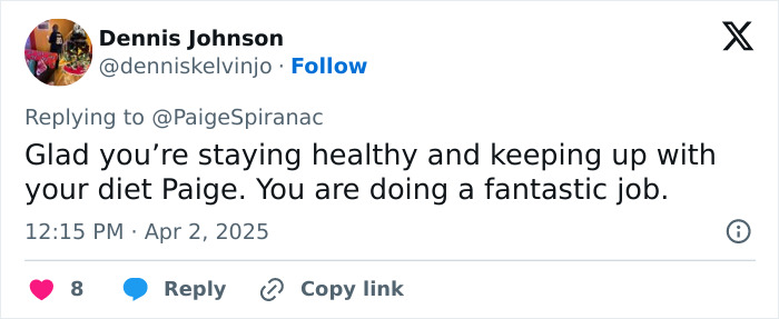 Tweet complimenting a golf influencer on maintaining a healthy lifestyle and body transformation progress.