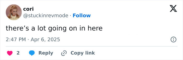 Tweet from user @stuckinrevmode reads: "there's a lot going on in here"; associated with Nicole Kidman's transformation.