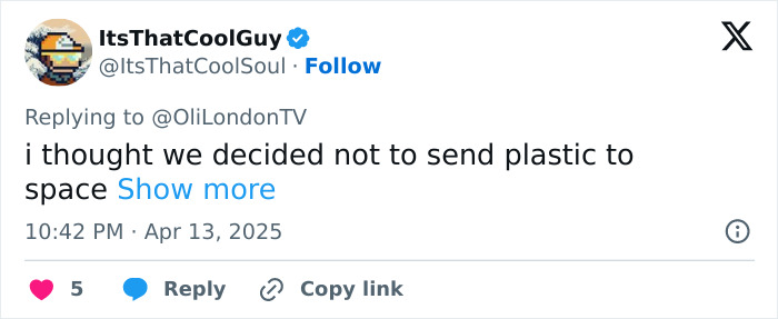 Tweet screenshot about space mission with Lauren Sanchez and Katy Perry.