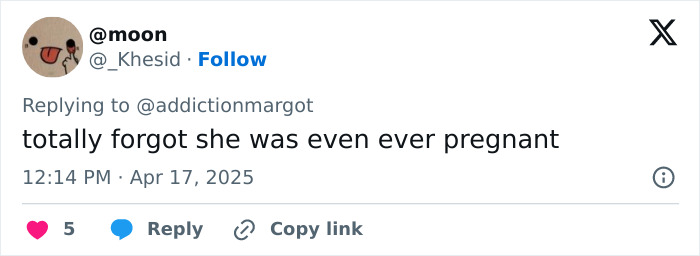 Tweet reaction about Margot Robbie's postpartum appearance, expressing surprise about her pregnancy.