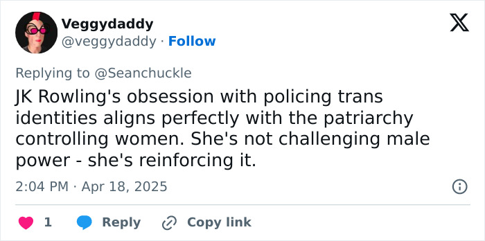 Veggydaddy's tweet criticizing JK Rowling's views on trans identities within a social media exchange.
